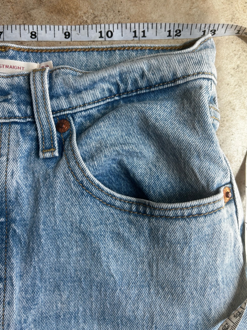 Levi’s Women’s Light Wash Ribcage Straight High-Rise Jeans Size 27 Button Fly - Picture 8 of 11